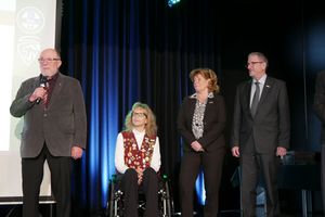 Vier erfolgreiche Sportler berichteten bei der Präsentation der Chronik über ihre Erlebnisse: (von links) Jürgen Hartmann, Manuela Schmermund, Carmen Giese und Walter Massing. (Foto: Lutz Berger)