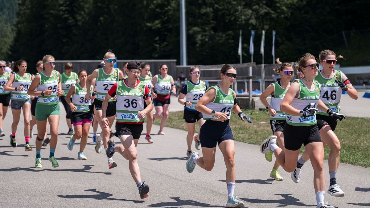 Ein Blick auf die Starterinnen während des Rennens bei den Deutschen Meisterschaften Sommerbiathlon in Ruhpolding. (Foto: DSB)