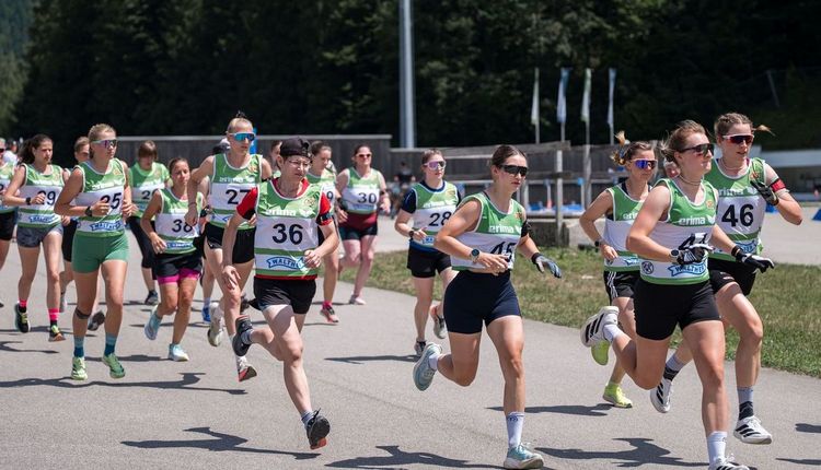 Ein Blick auf die Starterinnen während des Rennens bei den Deutschen Meisterschaften Sommerbiathlon in Ruhpolding. (Foto: DSB)