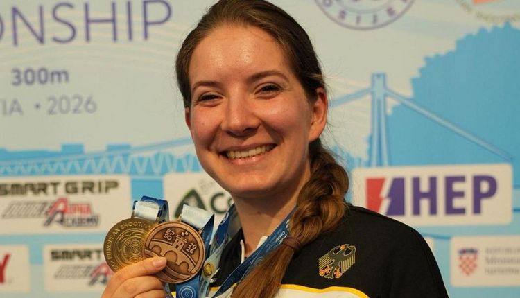 Gold im Einzel und Bronze im Team - Doreen Vennekamp strahlt über ihre tolle EM-Ausbeute in Osijek. (Foto: DSB)