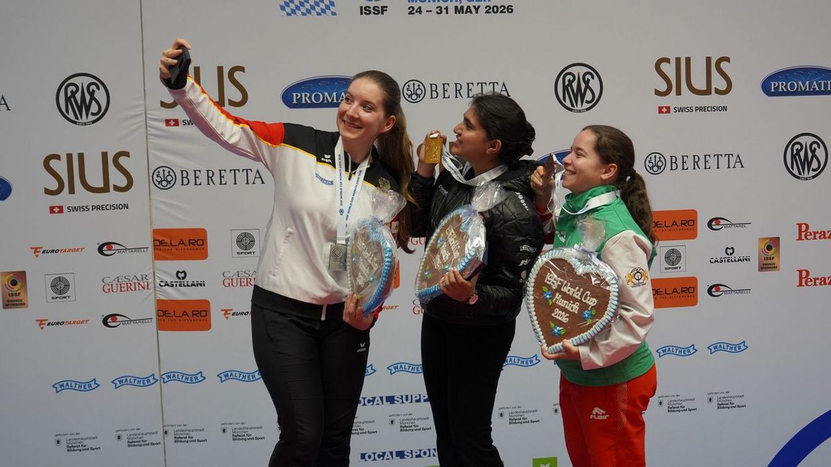 Sieger-Selfie mit Doreen Vennekamp, der Inderin Esha Singh und der Bulgarin Miroslava Mincheva. (Foto: DSB)