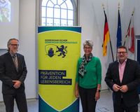 V.l.n.r.: Swen Eigenbrodt, Leiter des Referats Prävention im Landespolizeipräsidium Hessen, Tanja Frank, Vorsitzende des Hessischen Schützenverbandes, Marco Bärtl, Polizeivizepräsident Polizeipräsidium Mittelhessen. (Foto: Polizeipräsidium Mittelhessen)