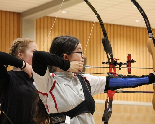 Ein Blick auf den Wettkampf bei Jahrgangsschießen und Schulvergleich Bogen in der Halle im Landesleistungszentrum des Hessischen Schützenverbandes in Frankfurt. (Foto: Hessische Schützenjugend)