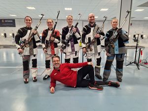 Das Aufsteiger-Team des SV Hubertus Steinbach mit Trainer Marcel Hofmann Badea (vorne). (Foto: privat)