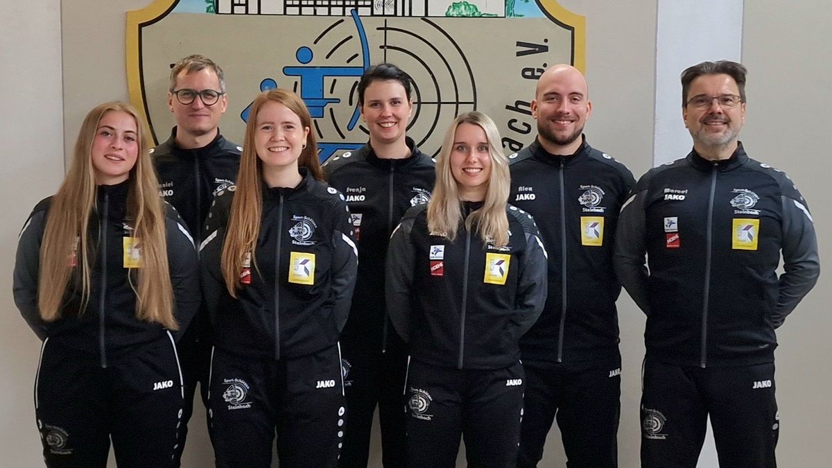 Die Luftgewehr-Bundesliga-Mannschaft des SV Hubertus Steinbach: (von links) Luisa Mehling, Daniel Knoth, Marlene Most, Svenja Neidhart, Nora-Lee Hofmann Badea, Alexander Röller und Trainer Marcel Hofmann Badea. Es fehlen die internationalen Neuzugänge Adriana-Roberta Teodorescu und Apurvi Chandela. (Foto: SV Hubertus Steinbach)