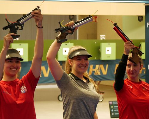 Goldener Start für Team Hessen – Deutsche Meisterschaften Sportschießen 2025 – Tag 1