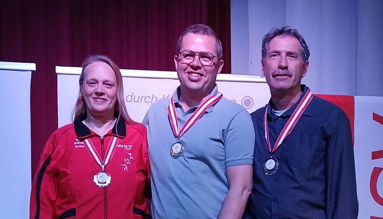 Die Medaillengewinner in der Seniorenklasse bei den Austria Open 2026: (von links) Katja Blos, Marco Schreieck und der Hesse Volker Appel. (Foto: privat)